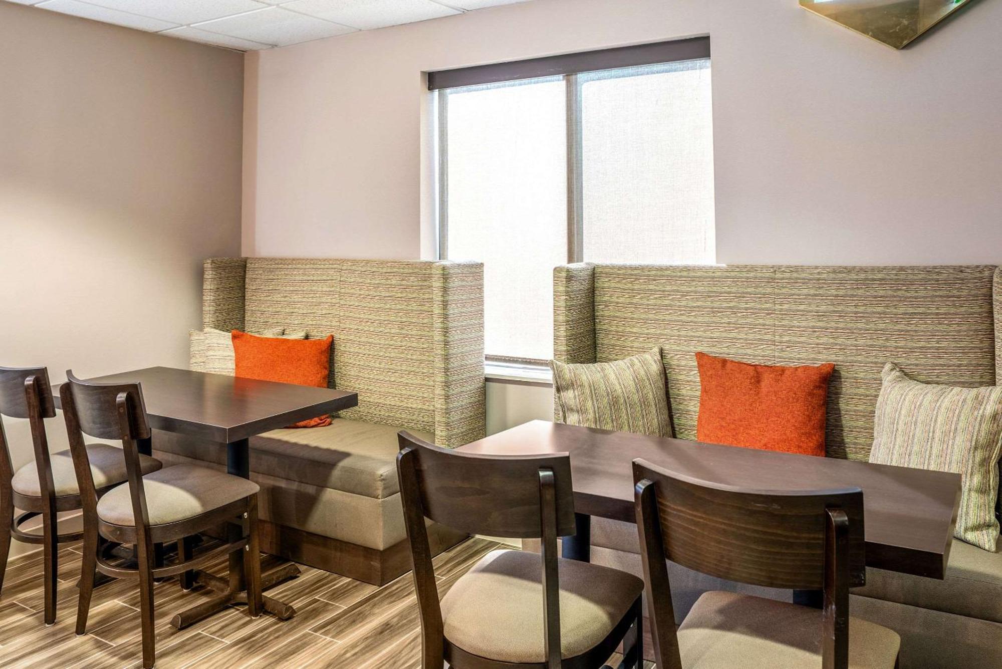 Sleep Inn & Suites Harrisonburg Near University מראה חיצוני תמונה